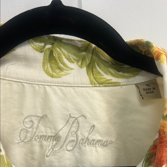 Tommy Bahama Aloha Men’s 100% Silk Hawaiian Short Sleeve Top Shirt Size XL - Picture 3 of 9